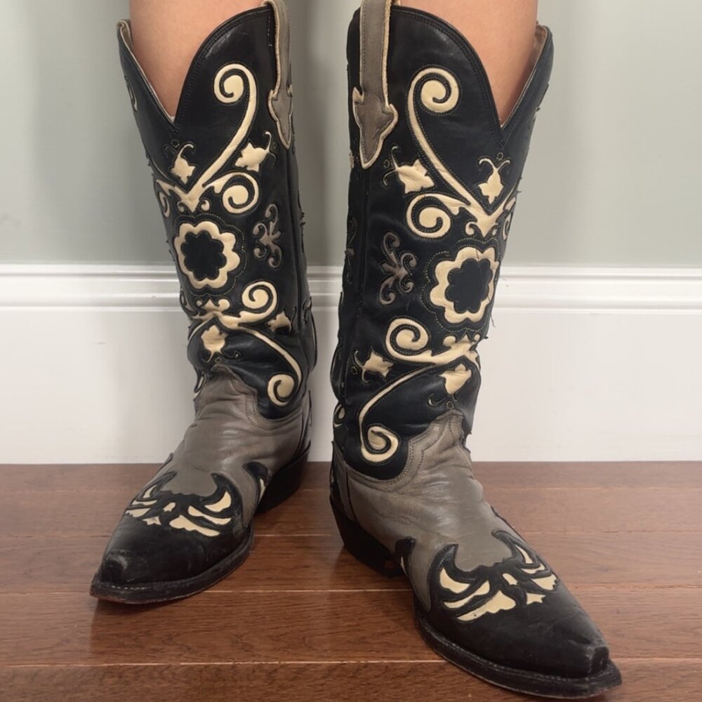 Size 5.5 Cowboy/Cowgirl Boots, Black with Cream and Grey Designs